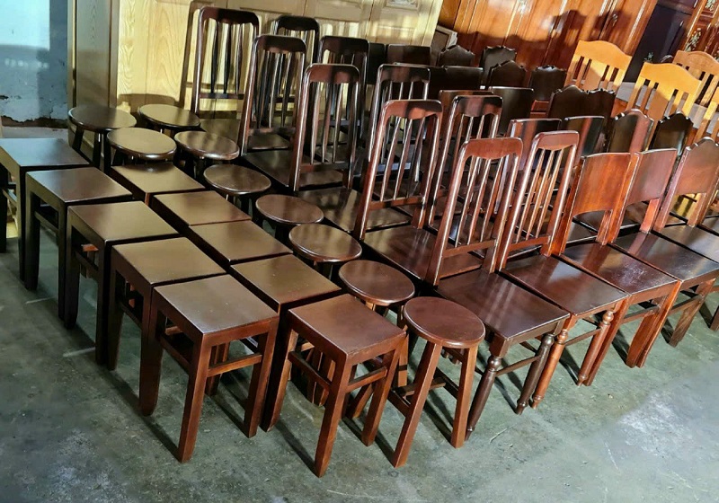 Bàn ghế gỗ cũ